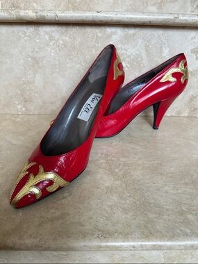 Van Eli Tristan RED Kid Heels - Vintage Red Heels - Size 7.5